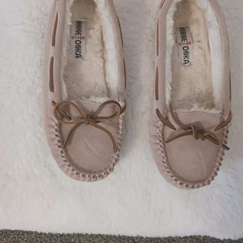 Womens  Pink Minnetonka Lynda Trapper Moccasin Slipper size 8 (US)